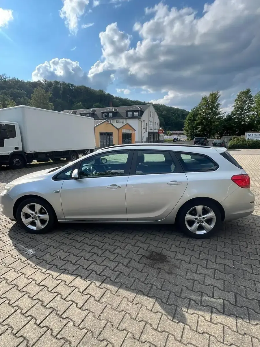 Gebraucht Opel Astra 179 PS (131 kW) 2010 Silber Kombi