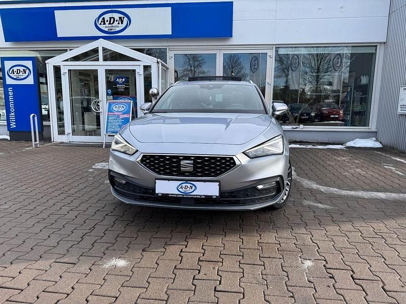 Silber Gebraucht 2021 Seat Leon XCELLENCE Limousine | 17.500 € (Fairer Preis) - Bild 1/4