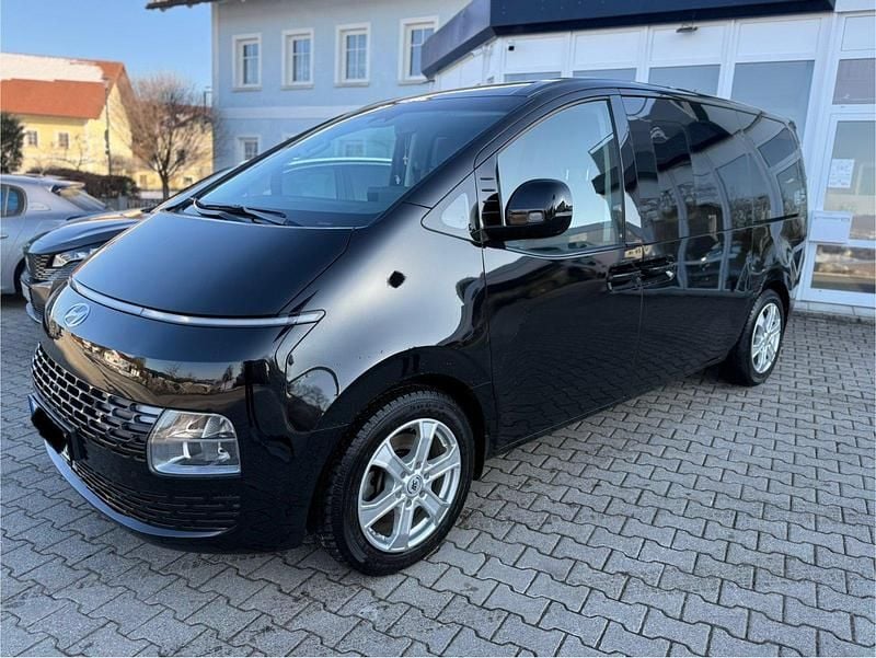 Gebraucht Hyundai Staria Prime 177 PS (130 kW) 2023 Abyss black / mic Van / Kleinbus