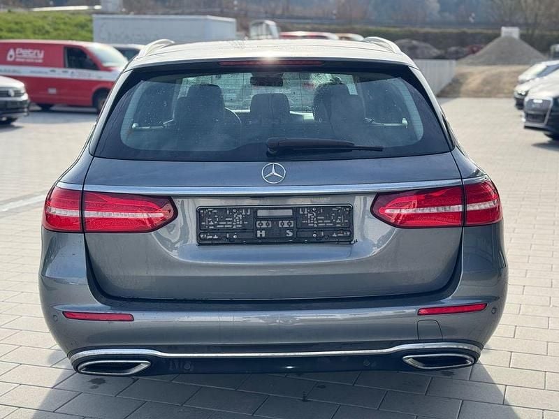 Gebraucht Mercedes E220 Avantgarde 194 PS (142 kW) 2019 Grau Limousine