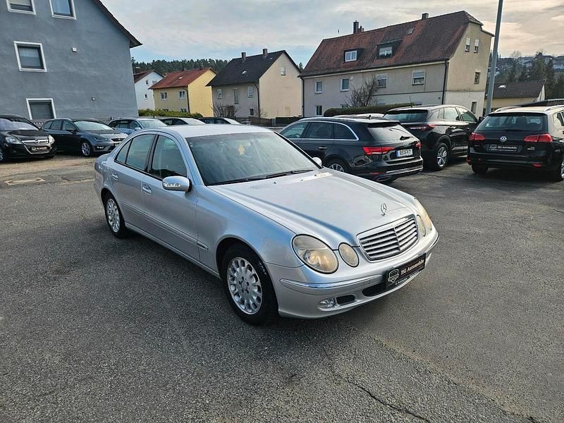 Gebraucht Mercedes E220 150 PS (110 kW) 2002 Silber Limousine