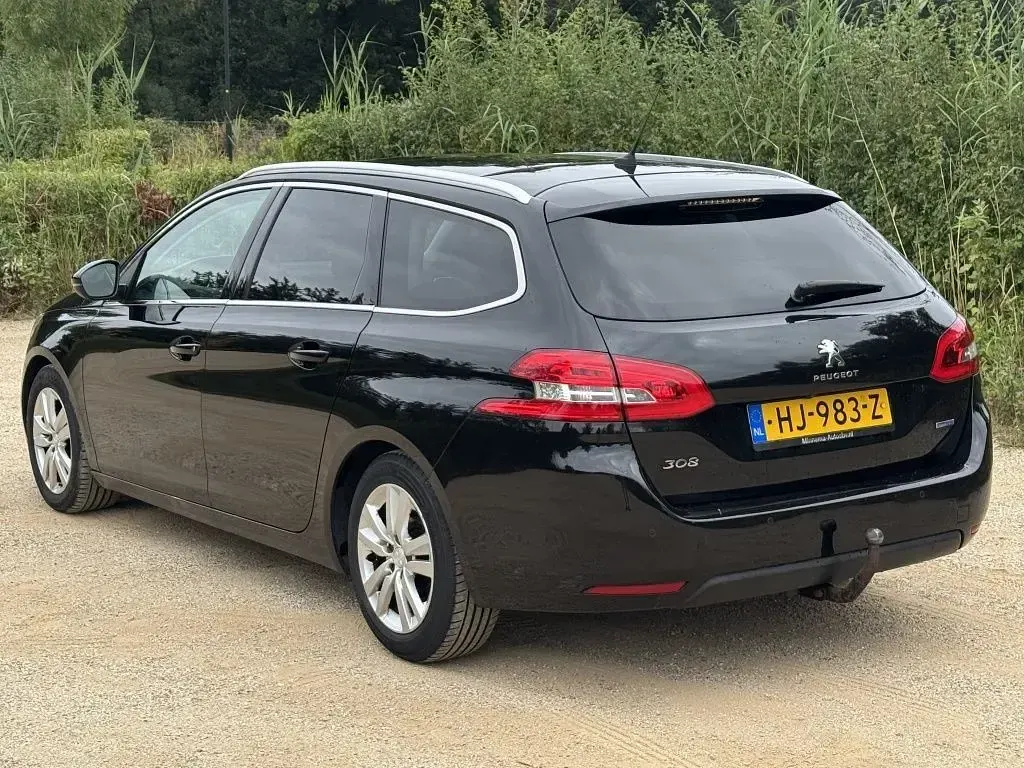 Gebraucht Peugeot 308 SW 120 PS (88 kW) 2015 Schwarz Kombi
