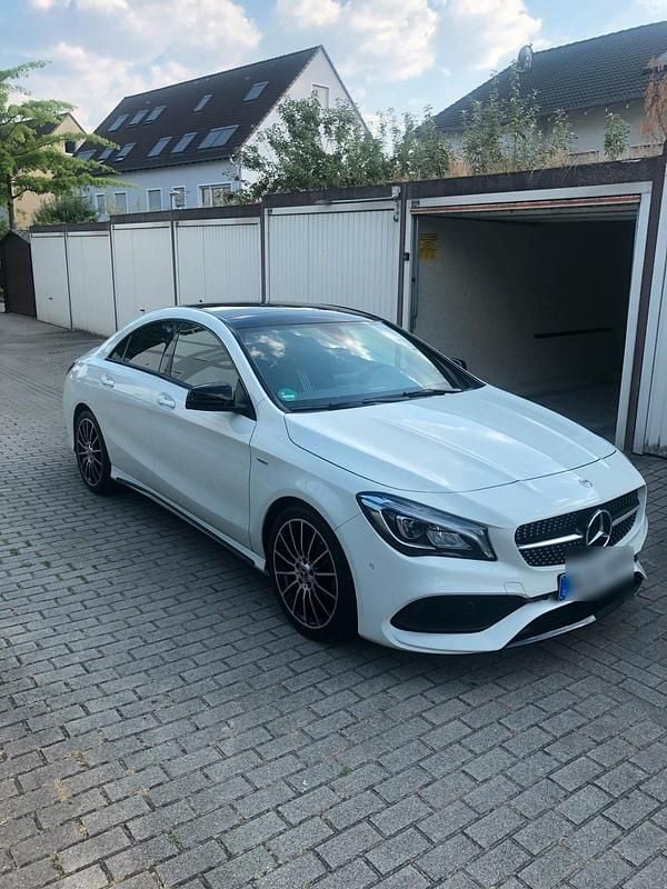 Weiß Gebraucht 2017 Mercedes CLA200 Edition Coupé | 21.999 € (Etwas zu teuer) - Bild 1/4