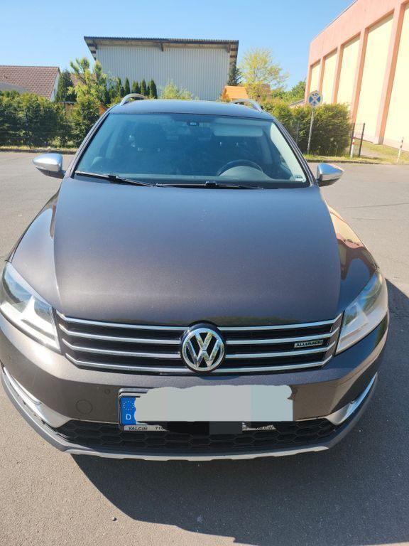 Braun Gebraucht 2012 VW Passat Alltrack Kombi | 6.569 € (Fairer Preis) - Bild 1/4
