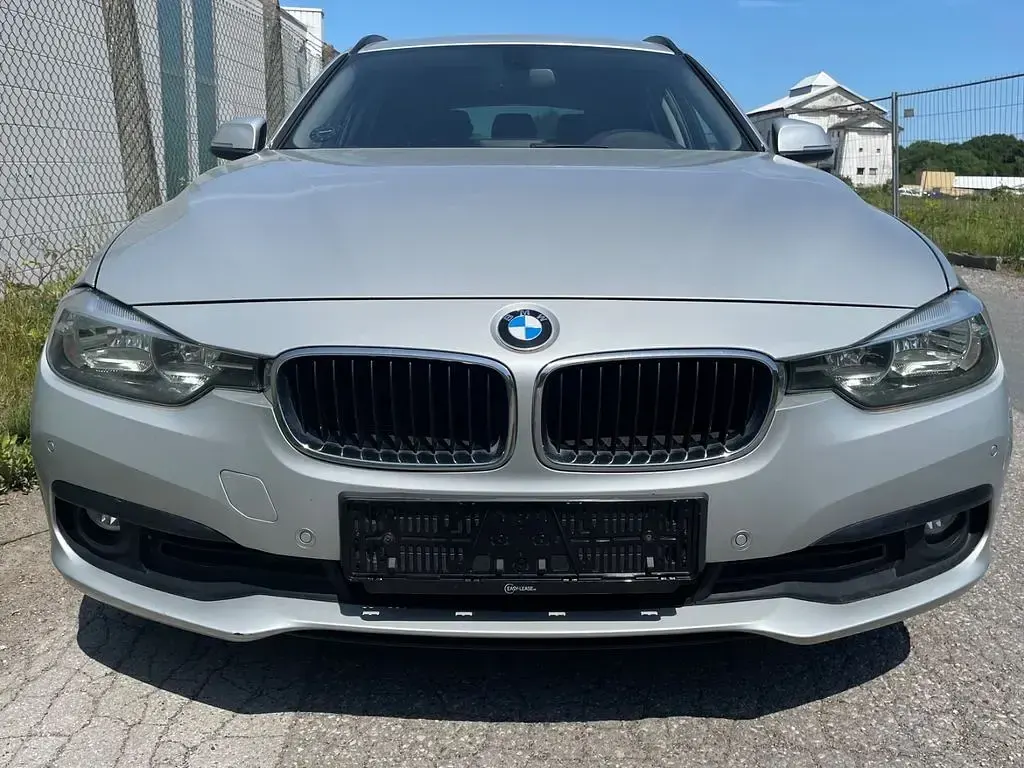 Gebraucht BMW 318 150 PS (110 kW) 2016 Silber Kombi