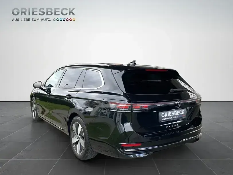 Gebraucht VW Passat Elegance 150 PS (110 kW) 2024 Grenadillschwarz metallic Kombi
