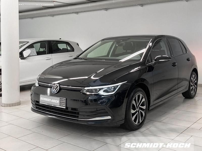 Gebraucht VW Golf VIII Active 116 PS (85 kW) 2023 Deep black perleffekt (schwarz) Limousine