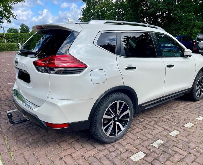 Weiß Gebraucht 2021 Nissan X-Trail Tekna SUV | 26.195 € (Fairer Preis) - Bild 1/4