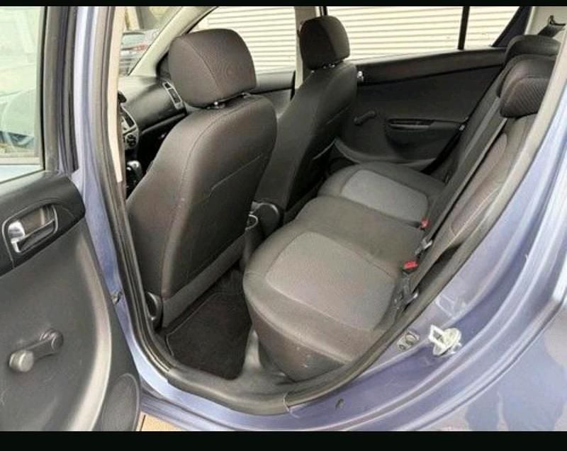 Blau Gebraucht 2013 Hyundai i20 Kleinwagen | 5.900 € (Fairer Preis) - Bild 1/4