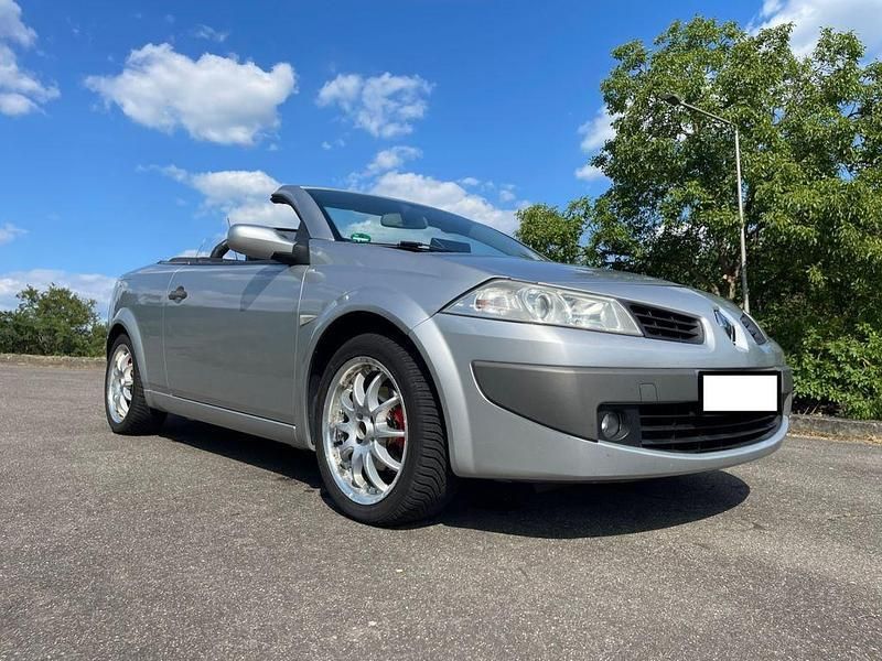 Grau Gebraucht 2007 Renault Mégane Cabriolet Cabrio | 2.800 € (Fairer Preis) - Bild 1/4