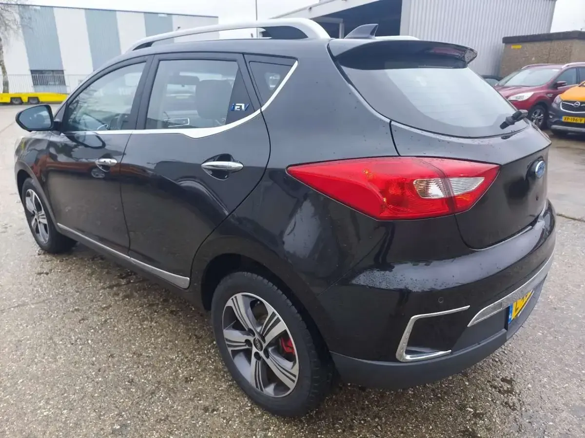 Gebraucht JAC iEV7s 85 kW (116 PS) 2021 Schwarz SUV