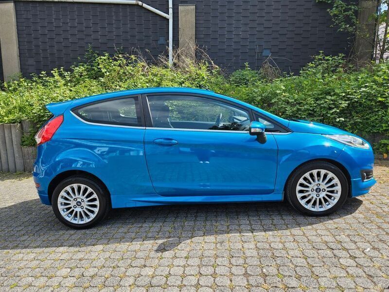 Blau Gebraucht 2013 Ford Fiesta Sport Kleinwagen | 6.000 € - Bild 1/4