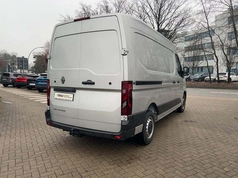 Gebraucht Renault Master 131 PS (96 kW) 2024 Silber Van / Kleinbus