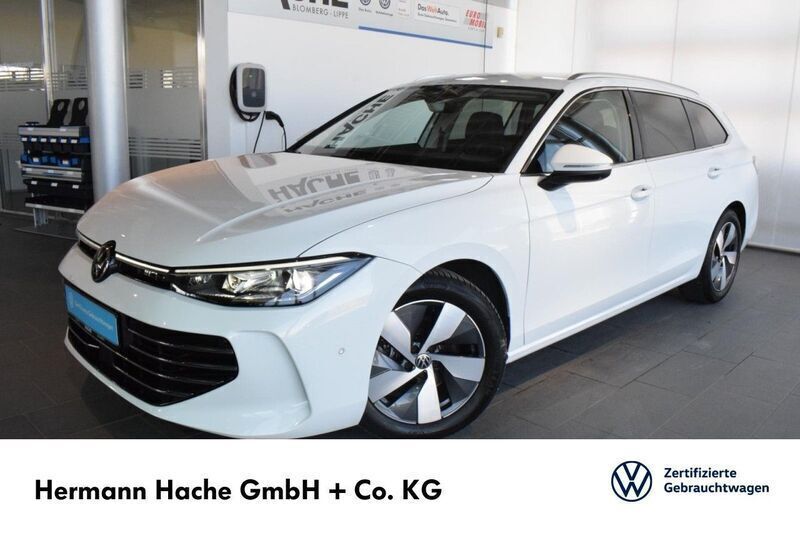 Polsterfarbe: schwarz Gebraucht 2024 VW Passat Elegance Kombi | 36.990 € (Superpreis) - Bild 1/4