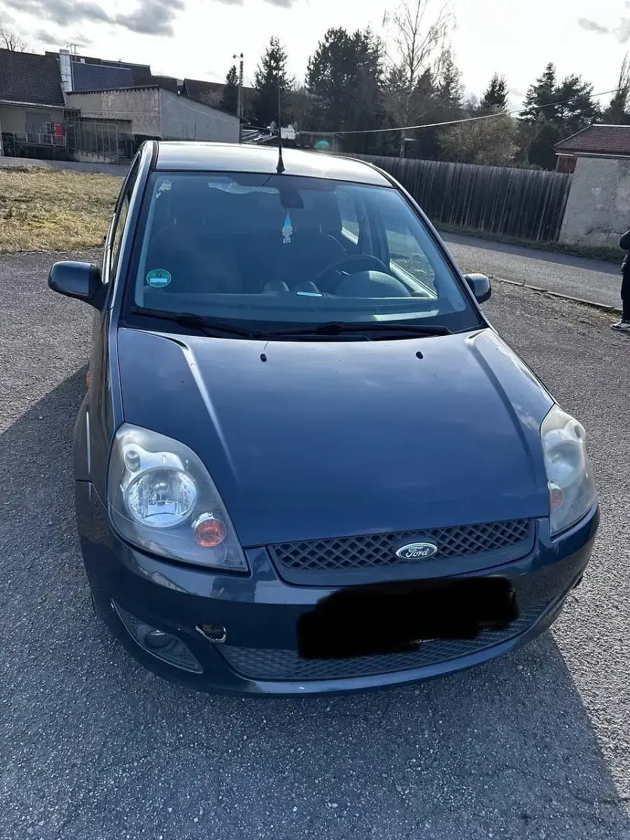 Gebraucht Ford Fiesta 85 PS (62 kW) 2007 Silber Kleinwagen