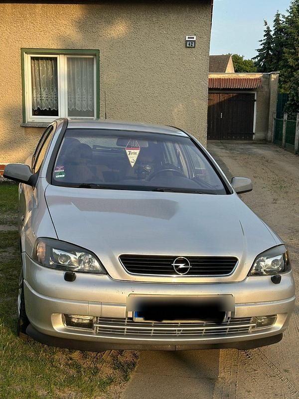 Grau Gebraucht 2003 Opel Astra Limousine | 1.800 € (Fairer Preis) - Bild 1/4