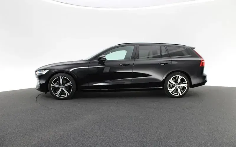 Gebraucht Volvo V60 Plus 197 PS (144 kW) 2023 Schwarz Kombi