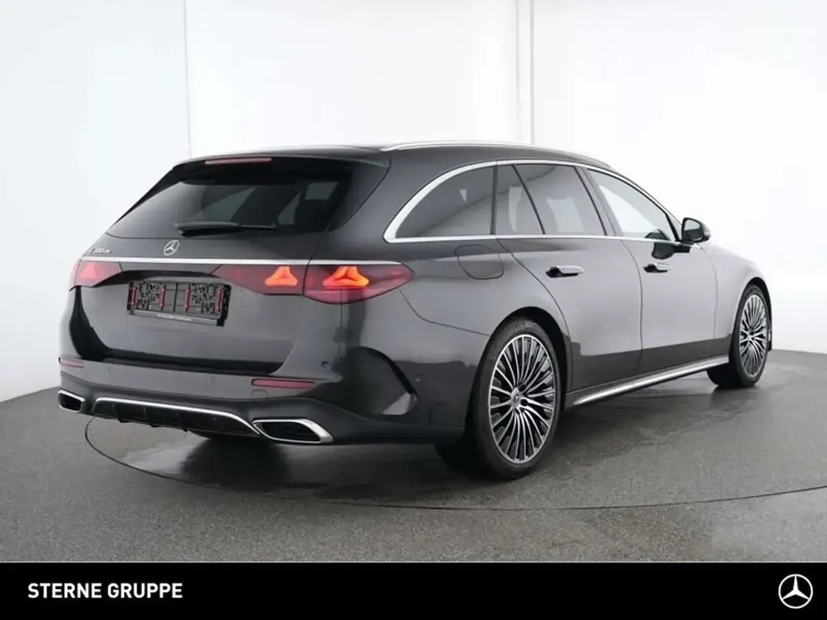 Gebraucht Mercedes E300 AMG 313 PS (230 kW) 2025 Lack graphitgrau Kombi