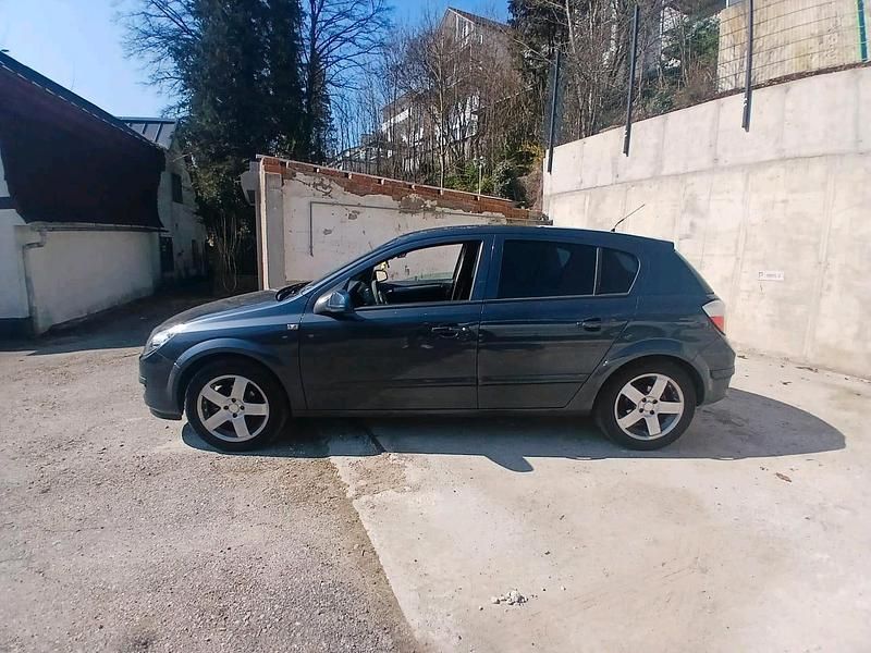 Gebraucht Opel Astra 104 PS (76 kW) 2006 Grau Limousine