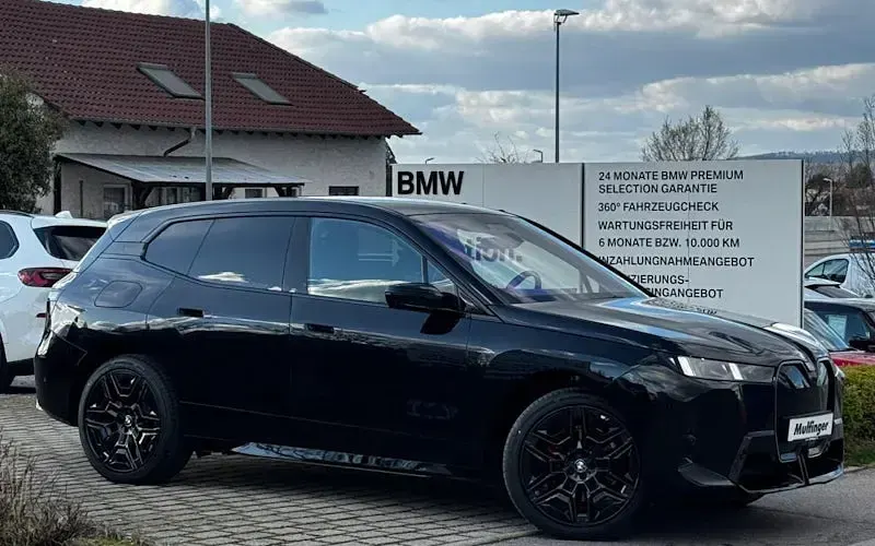 Neu BMW iX Comfort Edition 400 kW (544 PS) 2026 Saphirschwarz SUV