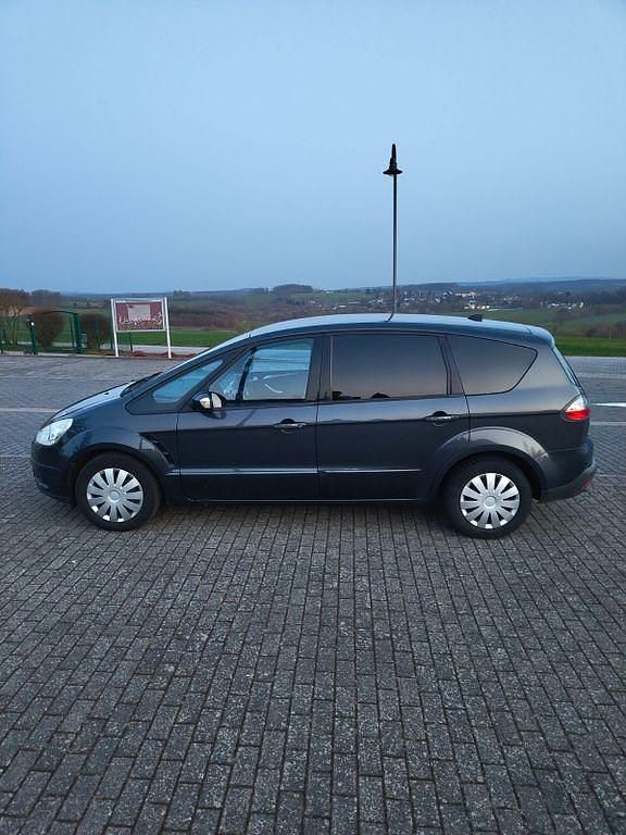 Gebraucht Ford S-MAX Titanium 140 PS (102 kW) 2009 Grau Van / Kleinbus