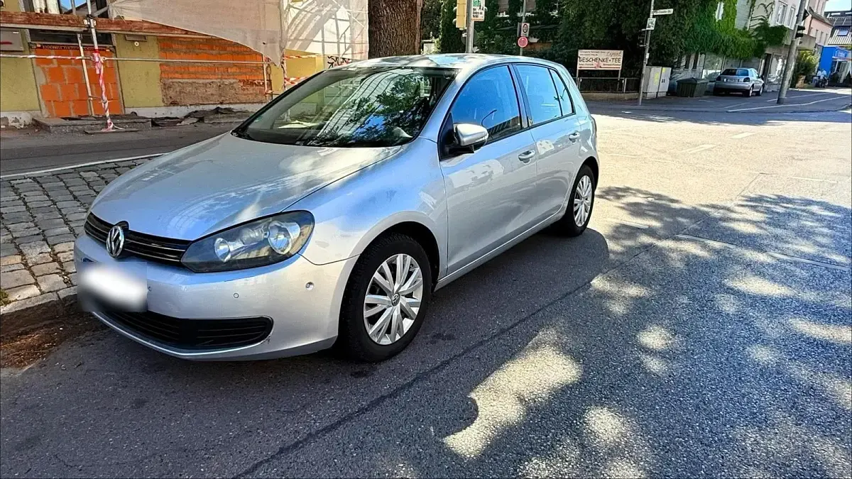 Gebraucht VW Golf VI 102 PS (75 kW) 2009 Silber Limousine
