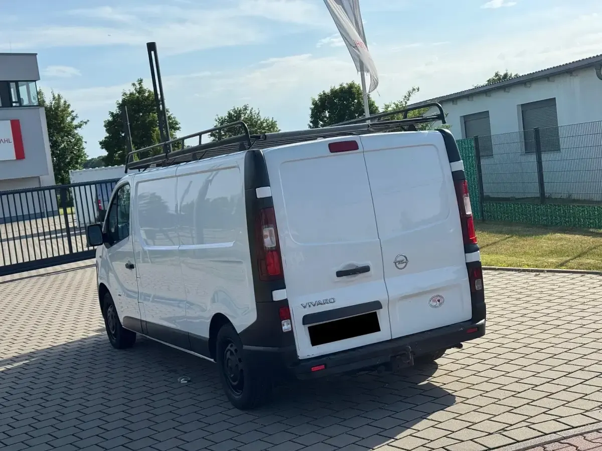 Gebraucht Opel Vivaro 116 PS (85 kW) 2016 Weiß Van / Kleinbus
