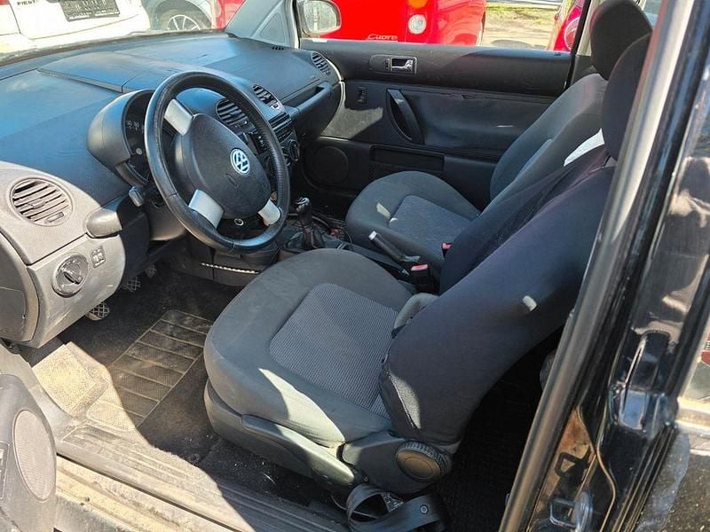 Second-hand VW Beetle 102 CP (75 kW) 2003 Negru Hatchback