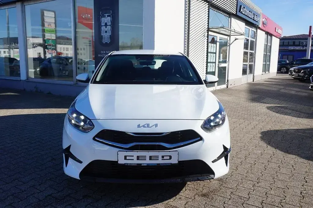 Gebraucht Kia Ceed Vision 140 PS (102 kW) 2025 Weiß Kleinwagen