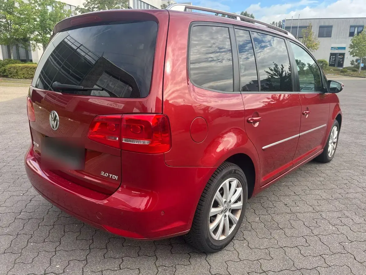 Gebraucht VW Touran Highline 140 PS (102 kW) 2011 Rot Van / Kleinbus