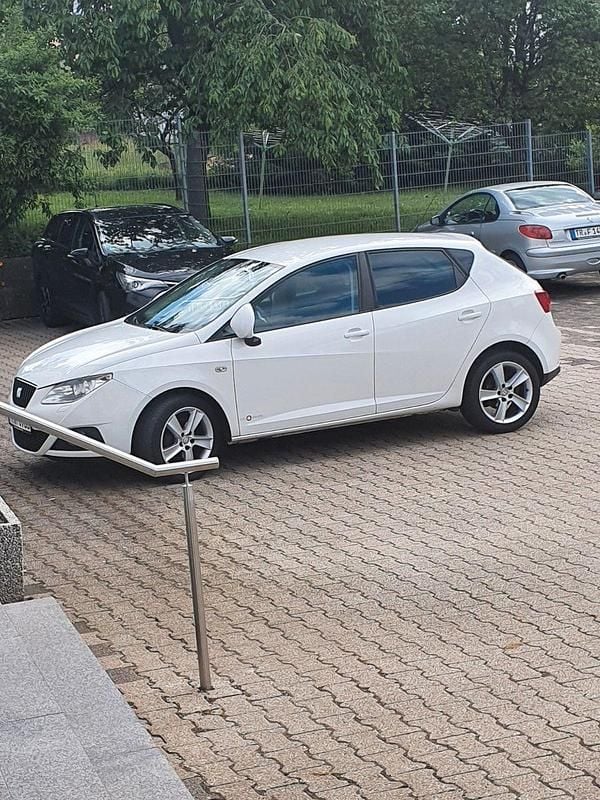 Grau Gebraucht 2012 Seat Ibiza Style Kleinwagen | 2.800 € (Guter Preis) - Bild 1/4