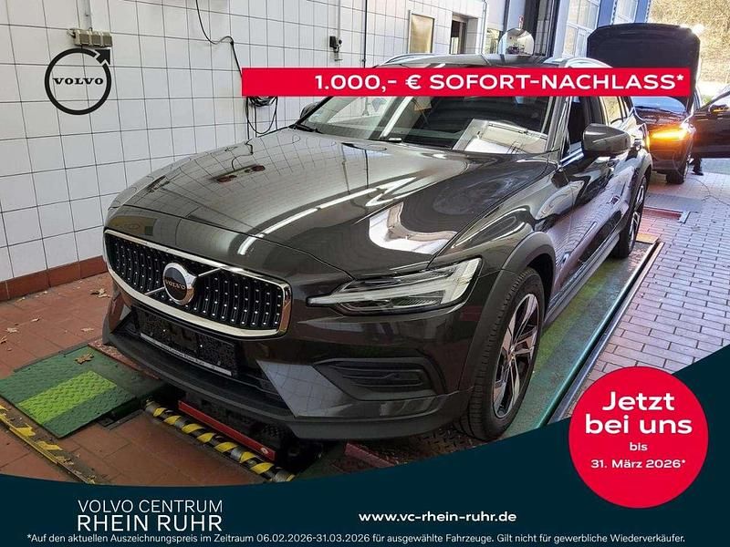 Gebraucht Volvo V60 CC Plus 197 PS (144 kW) 2024 Grau platinum grey / metallic Kombi