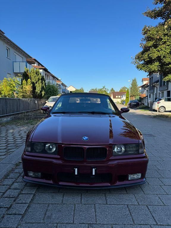 Rot Gebraucht 1993 BMW 325 Cabriolet Performance Cabrio | 9.990 € - Bild 1/4