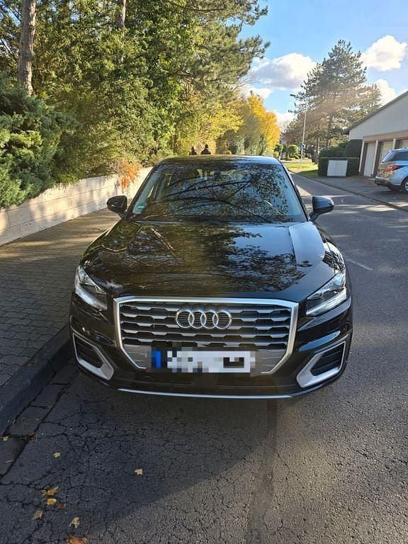 Schwarz Gebraucht 2018 Audi Q2 Ambiente SUV | 16.499 € (Guter Preis) - Bild 1/4