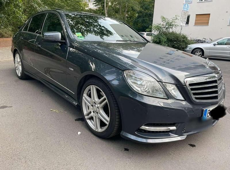 Gebraucht Mercedes E220 Avantgarde 170 PS (125 kW) 2012 Grau Limousine