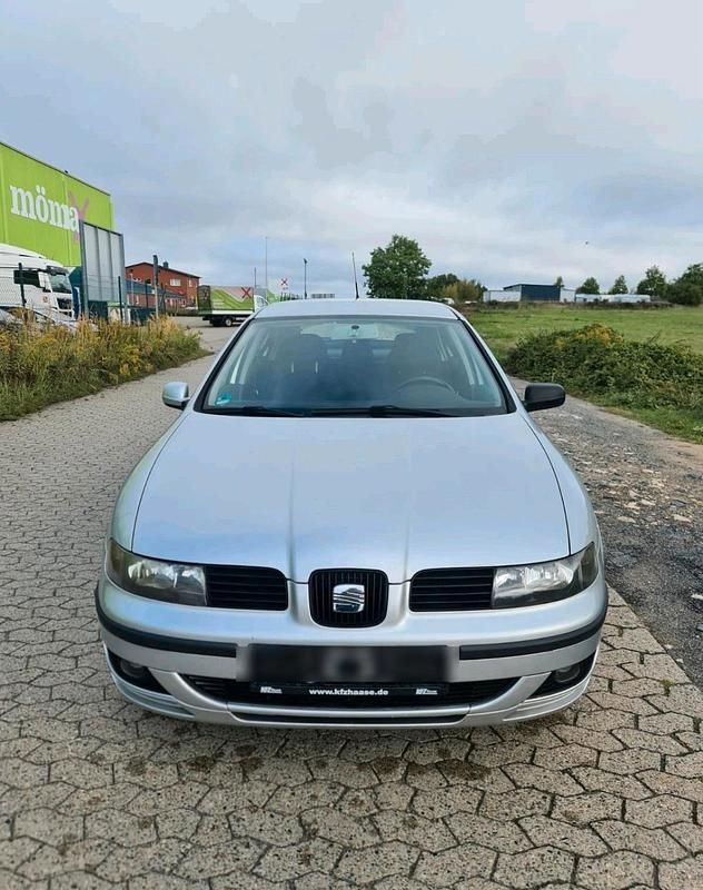 Silber Gebraucht 2003 Seat Leon Limousine | 1.200 € (Fairer Preis) - Bild 1/4