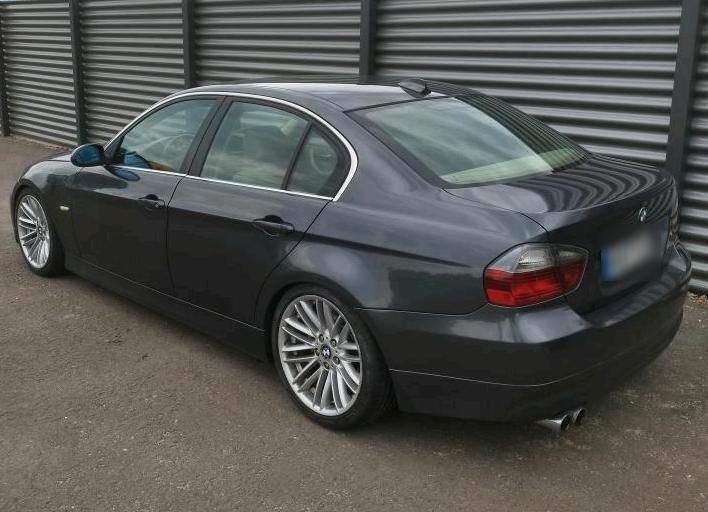 Grau Gebraucht 2006 BMW 330 Sport Line Limousine | 6.100 € (Teuer) - Bild 1/4