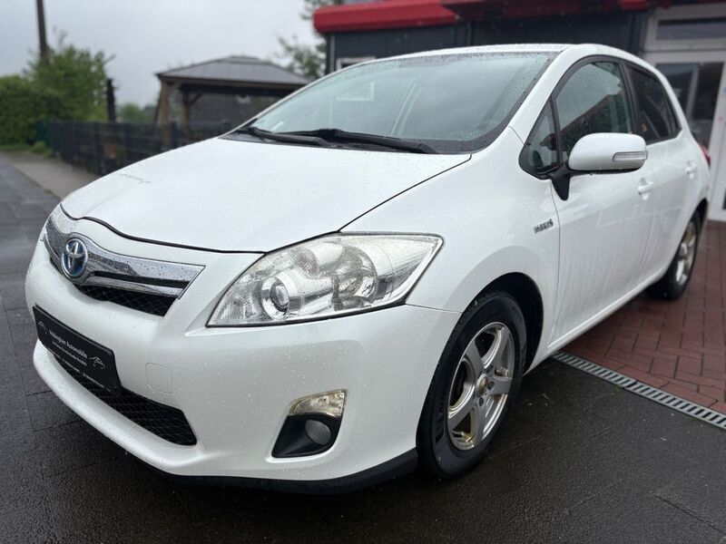 Weiß Gebraucht 2012 Toyota Auris Hybrid Travel Limousine | 6.999 € (Guter Preis) - Bild 1/4