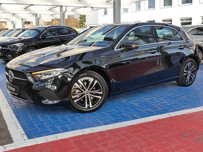 Gebraucht Mercedes A180 Progressive 136 PS (100 kW) 2025 Metalliclack kosmosschwarz Limousine