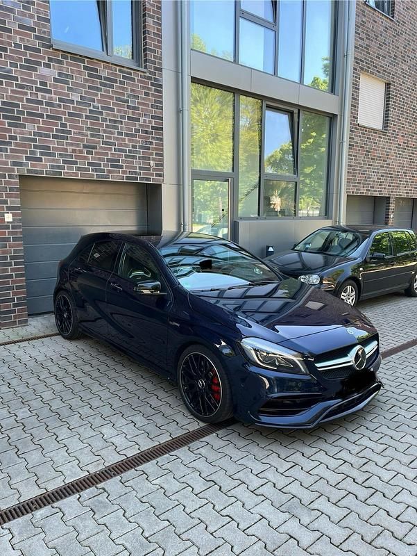 Blau Gebraucht 2017 Mercedes A45 AMG AMG Limousine | 32.450 € (Fairer Preis) - Bild 1/4