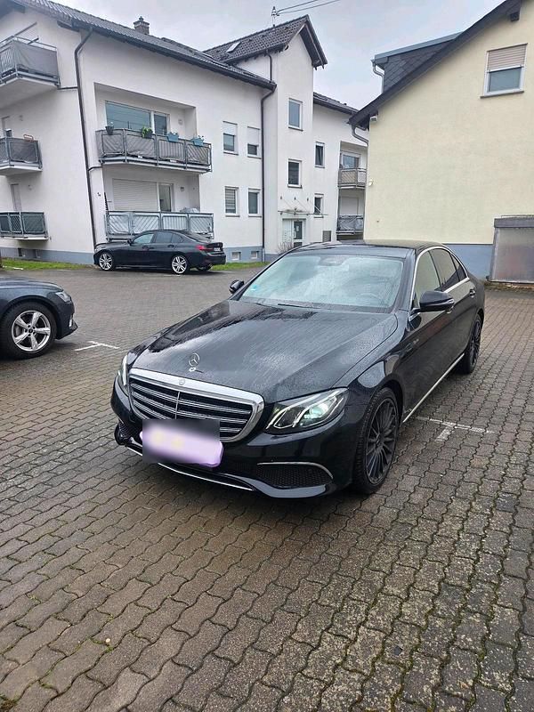 Gebraucht Mercedes E220 194 PS (142 kW) 2016 Schwarz Limousine