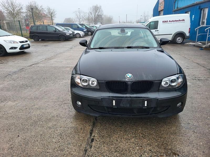 Gebraucht BMW 116 116 PS (85 kW) 2011 Schwarz Kleinwagen