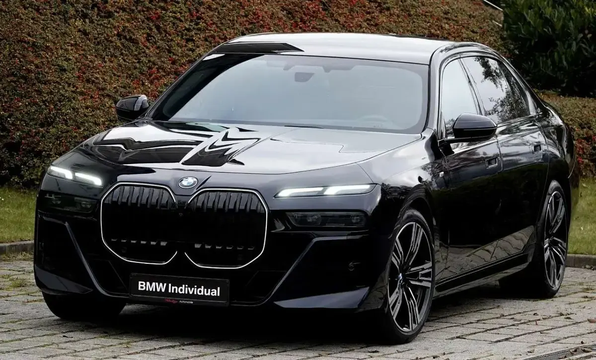 Gebraucht BMW 740L M Sport 299 PS (219 kW) 2023 Carbonschwarz Limousine