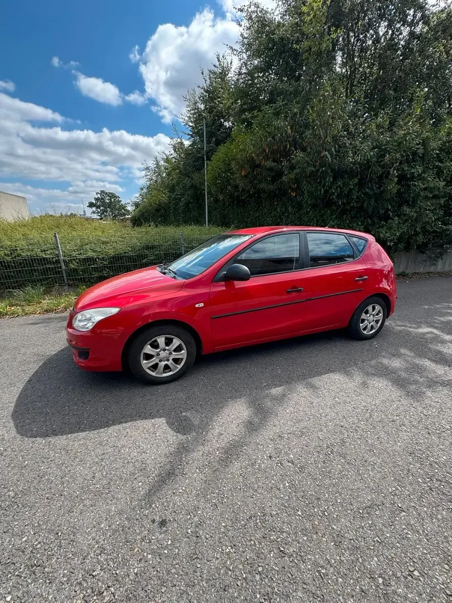 Gebraucht Hyundai i30 109 PS (80 kW) 2008 Rot Kleinwagen