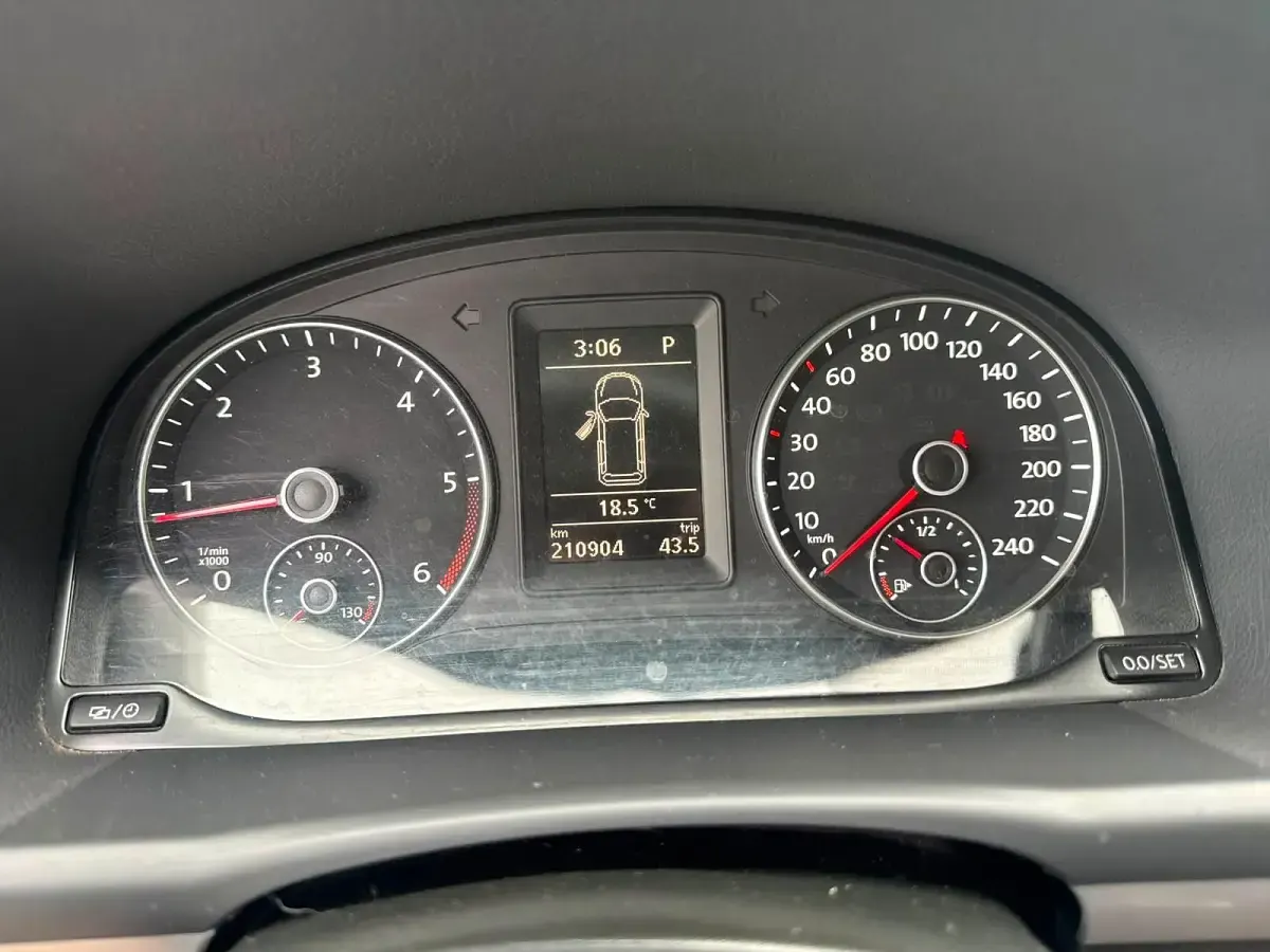 Gebraucht VW Touran 140 PS (102 kW) 2015 Grau Van / Kleinbus