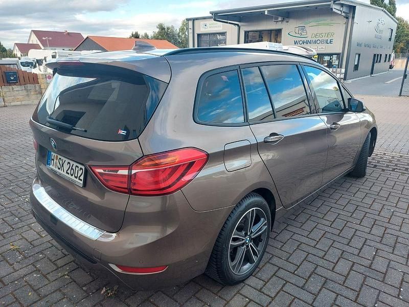 Braun Gebraucht 2019 BMW 216 Gran Tourer Performance Van / Kleinbus | 15.900 € (Fairer Preis) - Bild 1/4