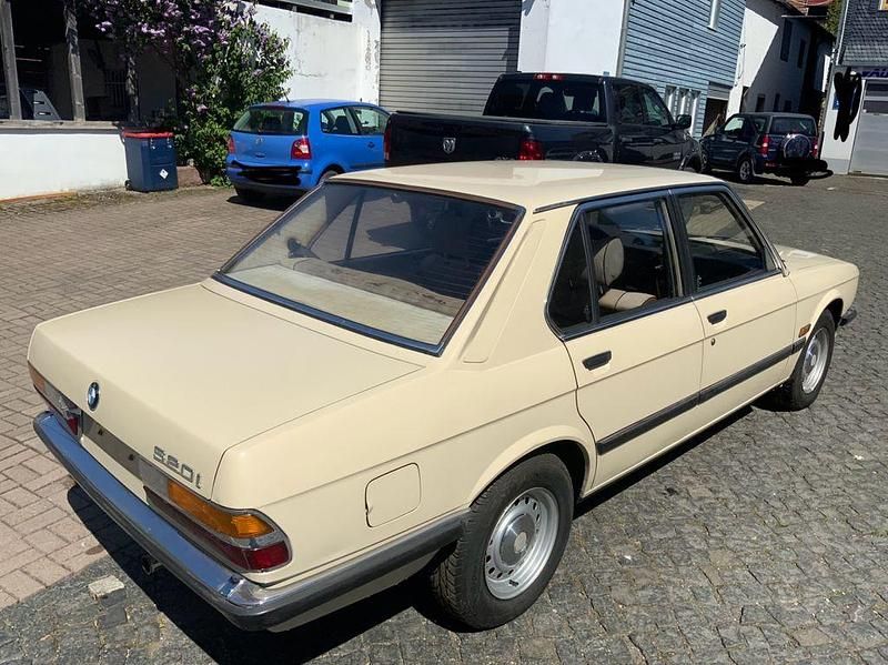 Gebraucht BMW 520 125 PS (91 kW) 1982 Beige Limousine