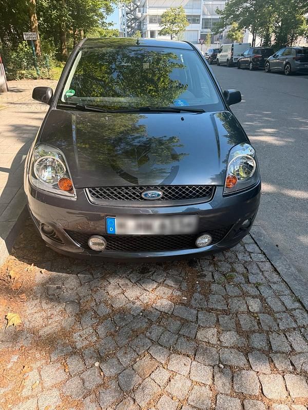 Grau Gebraucht 2007 Ford Fiesta Kleinwagen | 800 € (Superpreis) - Bild 1/4