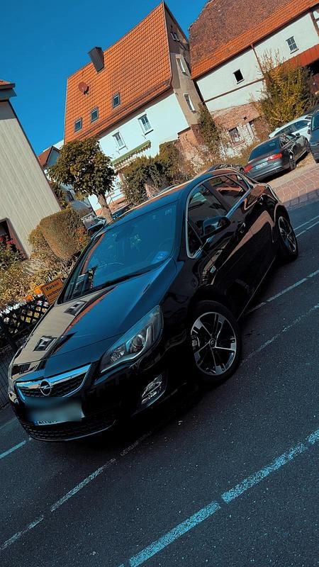 Schwarz Gebraucht 2010 Opel Astra Limousine | 3.500 € (Teuer) - Bild 1/4