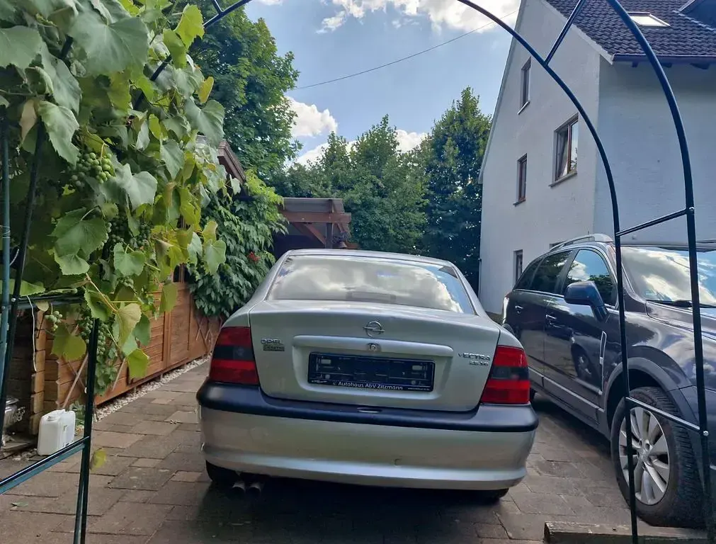 Gebraucht Opel Vectra 170 PS (125 kW) 1998 Silber Limousine